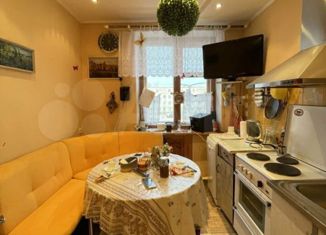 Продается 2-ком. квартира, 56 м2, Мончегорск, Комсомольская улица, 48