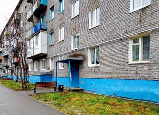 Продам 2-комнатную квартиру, 42.7 м2, Кировск, проспект Ленина, 32