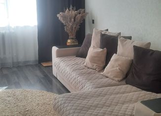 Продаю 3-ком. квартиру, 65 м2, посёлок городского типа Кардымово, Социалистическая улица, 3