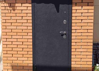 Продам 4-ком. квартиру, 82 м2, поселок городского типа Мостовской, улица Гоголя, 113