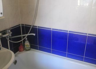 Продается трехкомнатная квартира, 55 м2, Заинск, проспект Нефтяников, 38