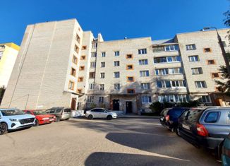 Продажа 2-комнатной квартиры, 48.3 м2, Псков, улица Юности, 3