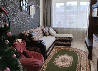 Трехкомнатная квартира на продажу, 50 м2, поселок городского типа Карымское, Красноармейская улица, 23