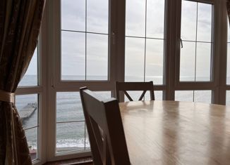 Трехкомнатная квартира на продажу, 82 м2, Алушта, Набережная улица, 16И