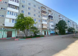 Продам 2-ком. квартиру, 51.1 м2, Октябрьский, 34-й микрорайон, 11