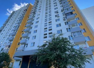 Продается 3-комнатная квартира, 75.2 м2, Москва, метро Новоясеневская, улица Рокотова, 1/12