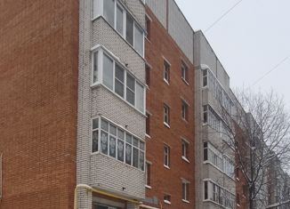 Продам 4-комнатную квартиру, 72.1 м2, Новочебоксарск, улица Строителей, 56