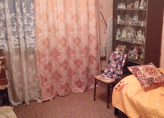 Продаю двухкомнатную квартиру, 44.1 м2, Новошахтинск, Городская улица, 64