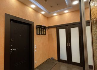 Продаю 2-комнатную квартиру, 56 м2, Кола, проспект Защитников Заполярья, 5Б