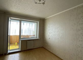 Продается трехкомнатная квартира, 65 м2, Новочебоксарск, улица 10-й Пятилетки, 46