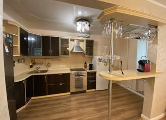 Продаю четырехкомнатную квартиру, 72.9 м2, Хабаровск, улица Гамарника, 86