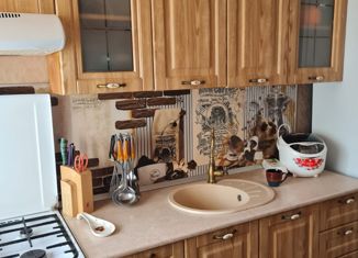 Продается 2-комнатная квартира, 51.7 м2, посёлок Строитель, микрорайон Южный, 13