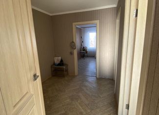 Продается 3-комнатная квартира, 61.2 м2, Зверево, улица 47-й Гвардейской дивизии, 10