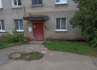 Продаю 2-комнатную квартиру, 41.7 м2, Луга, улица Дмитриева, 72