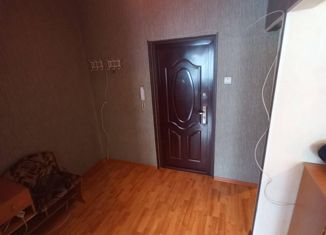 Продается двухкомнатная квартира, 53 м2, Кировск, Солнечная улица, 3