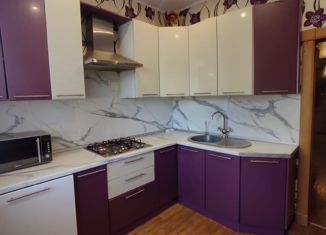 Продается трехкомнатная квартира, 73 м2, городской посёлок имени Свердлова, 2-й микрорайон, 23