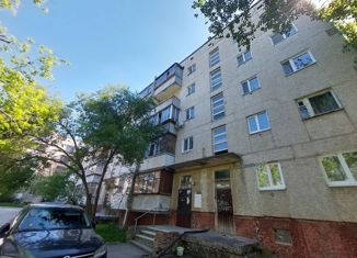 Трехкомнатная квартира на продажу, 64.5 м2, Свердловская область, микрорайон Ялунина, 15