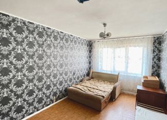 Продается 2-комнатная квартира, 55.4 м2, Псковская область, Ипподромная улица, 125