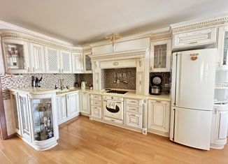 Продам 3-комнатную квартиру, 130.2 м2, Калуга, улица Суворова, 38