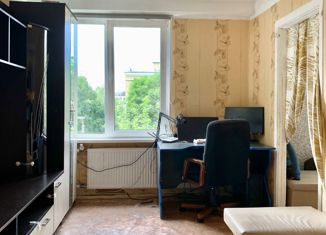 Продам трехкомнатную квартиру, 55.4 м2, Колпино, Адмиралтейская улица, 17