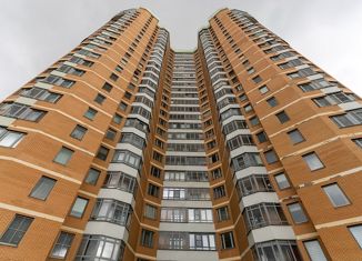 Продам 3-ком. квартиру, 104.9 м2, Москва, улица Раменки, 20, улица Раменки