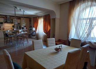 Продажа 5-ком. квартиры, 228 м2, Киров, улица Воровского, 11к1