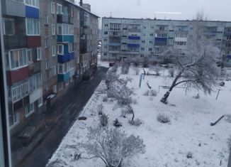 Продаю трехкомнатную квартиру, 60 м2, Киселёвск, улица 1 Мая, 3А