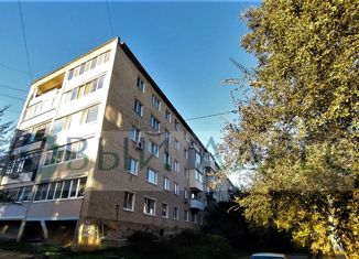 Продаю трехкомнатную квартиру, 57 м2, Большой Камень, улица Карла Маркса, 3А