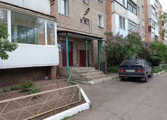 Продается трехкомнатная квартира, 60.6 м2, Абакан, улица Володарского, 4