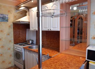 Продаю 4-ком. квартиру, 60 м2, Мелеуз, 32-й микрорайон, 22