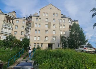 Продажа 4-комнатной квартиры, 139 м2, Губаха, улица Островского, 8