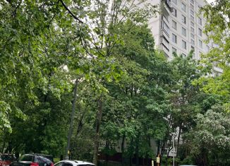 Трехкомнатная квартира на продажу, 62 м2, Москва, улица Маршала Бирюзова, 43, район Щукино