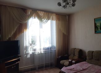Продам двухкомнатную квартиру, 47 м2, поселок городского типа Шаля, улица Орджоникидзе, 1