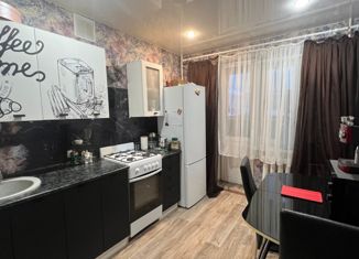 Продается 1-комнатная квартира, 35.7 м2, Карпинск, улица Серова, 15