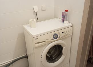 Сдается в аренду 2-комнатная квартира, 68 м2, Екатеринбург, Солнечная улица, 33А, Солнечная улица