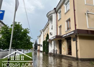 Продам 3-комнатную квартиру, 95 м2, Нальчик, проспект Шогенцукова, 8, район Центр