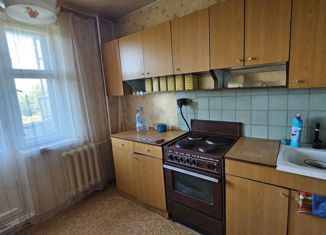 Продам 2-ком. квартиру, 54 м2, Великие Луки, Гражданская улица, 18К2