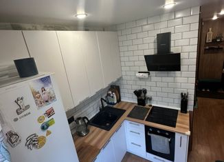 Продажа трехкомнатной квартиры, 50 м2, Москва, Перекопская улица, 34к1, Перекопская улица