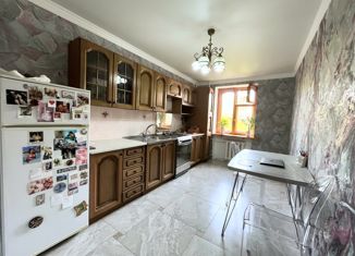 Продам 4-комнатную квартиру, 83 м2, Ставрополь, улица Лермонтова, 151, микрорайон №6