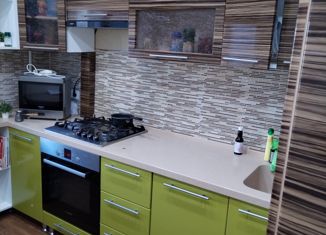 Продам 4-комнатную квартиру, 71.8 м2, Алапаевск, улица Николая Островского, 8К1