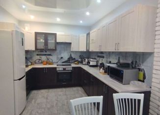 Продаю 3-ком. квартиру, 102.2 м2, Киров, улица Володарского, 120