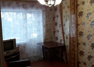 Продается трехкомнатная квартира, 44 м2, Петровск, улица Братьев Костериных, 82