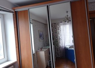 Сдается в аренду комната, 50 м2, Санкт-Петербург, улица Вавиловых, 8к1Д, метро Академическая