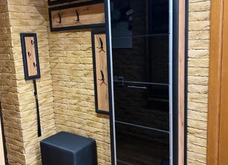 Продаю трехкомнатную квартиру, 64.2 м2, Артёмовский, Заводская улица, 50