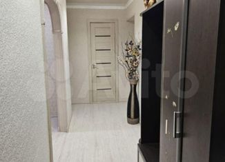 Продажа 3-ком. квартиры, 61.6 м2, посёлок городского типа Хотынец, Школьная улица, 8