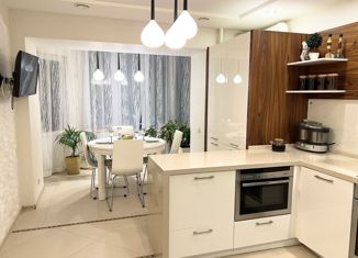 Продажа трехкомнатной квартиры, 103 м2, Чувашия, улица Петра Ермолаева, 3к1
