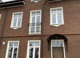 Продам таунхаус, 79 м2, деревня Красный Поселок, Английский бульвар, 128