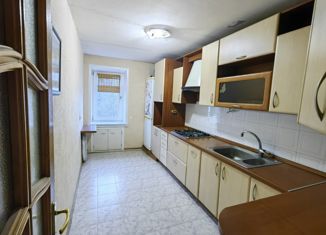 Продажа 4-комнатной квартиры, 79.4 м2, Жуков, улица Ленина, 34