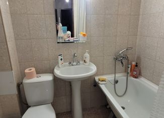 Продается двухкомнатная квартира, 70 м2, село Гизель, улица Курсантов-Кировцев, 37