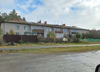 Продаю 2-ком. квартиру, 50.5 м2, поселок Октябрьский, улица Чапаева, 2